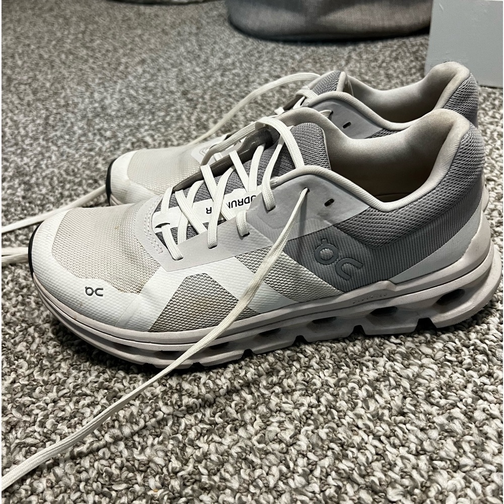 On cloud cloudrunner woman’s sneakers